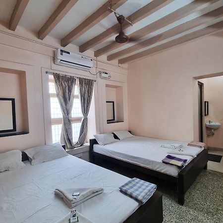 Sowmya Lodge Tiruchirappalli 外观 照片