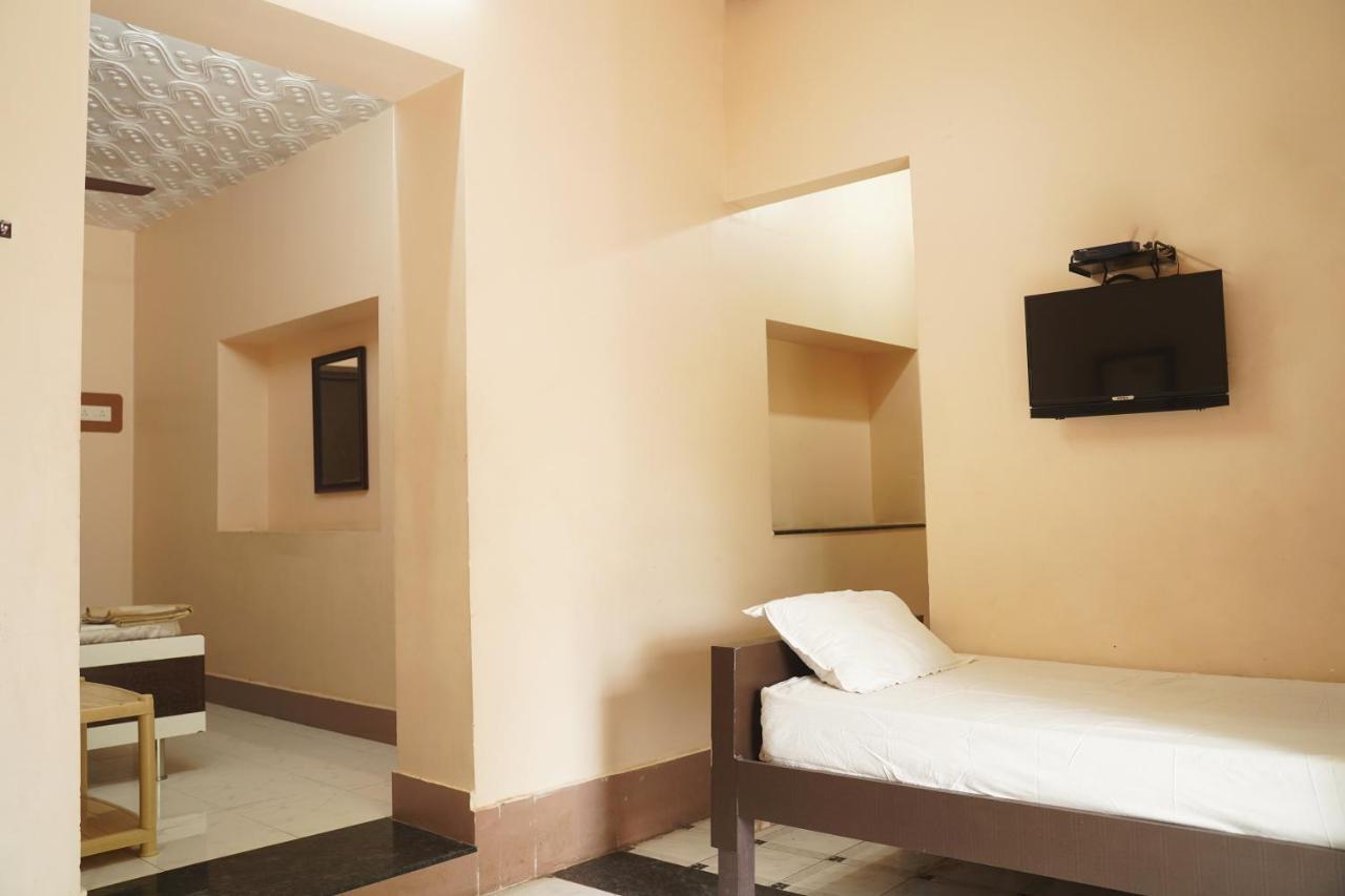 Sowmya Lodge Tiruchirappalli 外观 照片