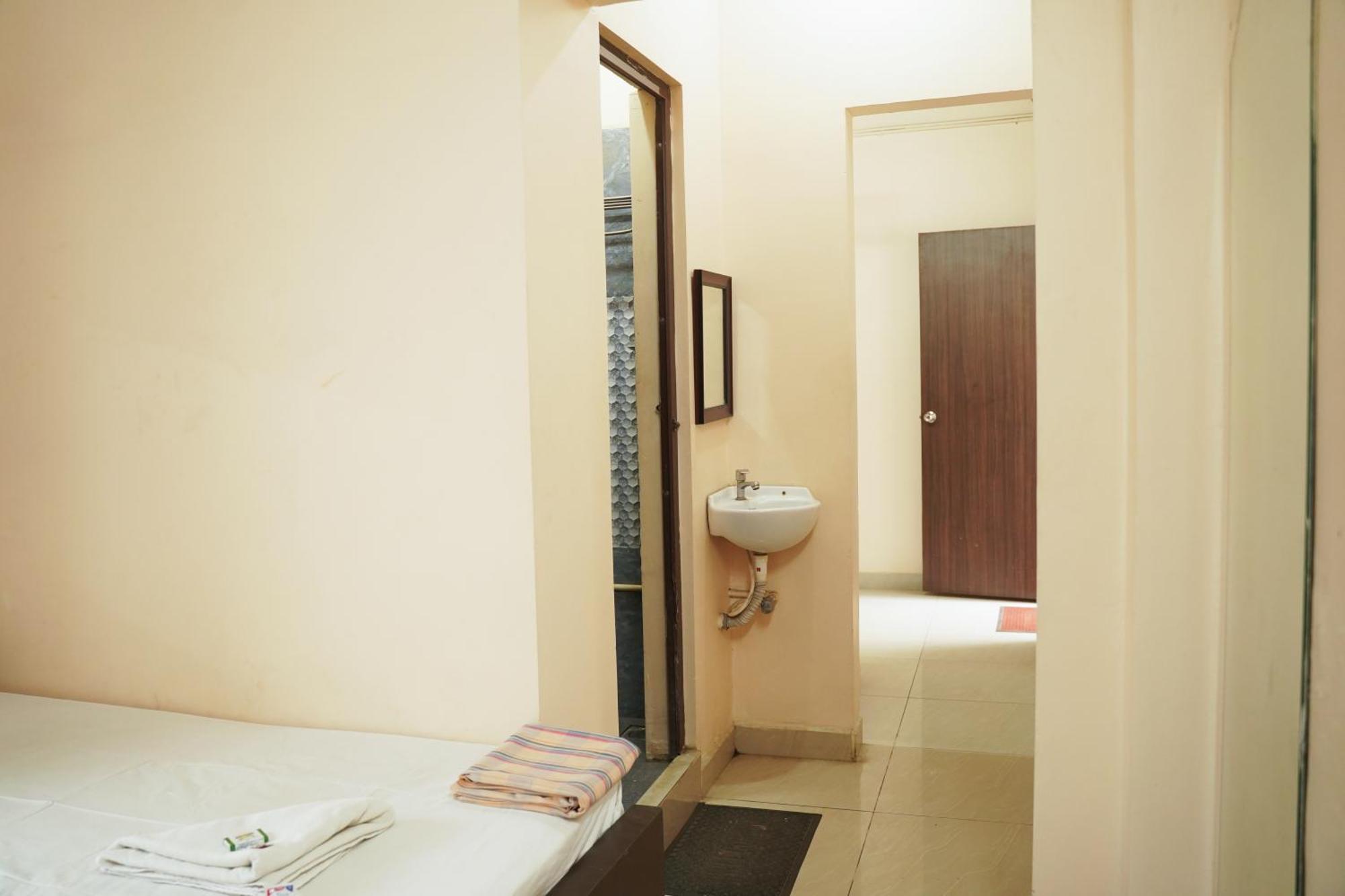 Sowmya Lodge Tiruchirappalli 外观 照片